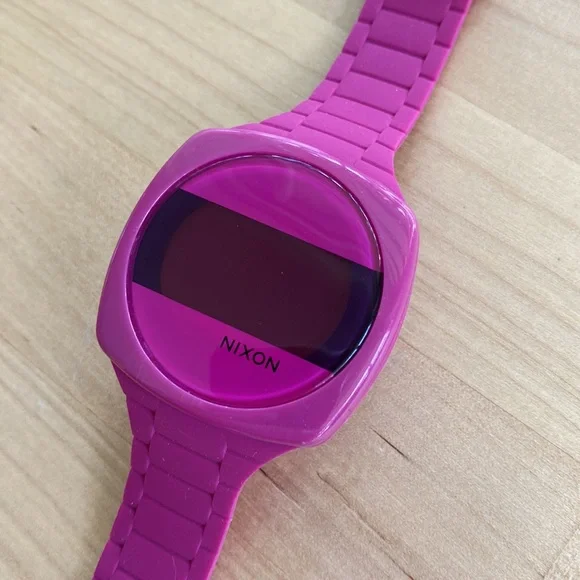 Nixon ‘The Dash’ pink watch. Used in good condition. No battery/box. - Picture 2 of 5